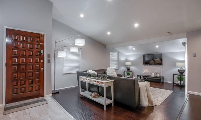 Garland House | Pet-Friendly 4 Bedroom Home Near Richardson and Dallas