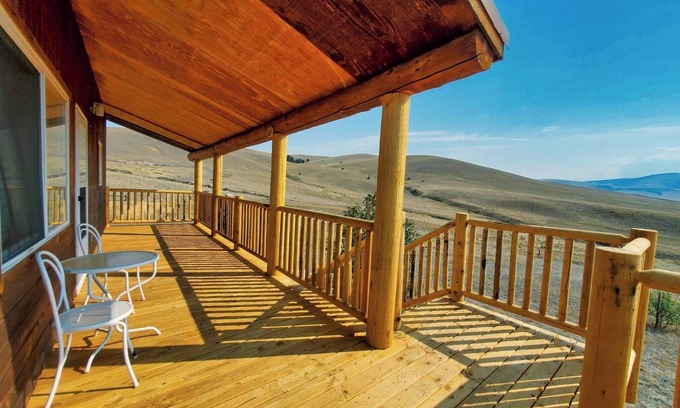 Philipsburg Cabin | Idyllic Cabin Retreat on 40 Acres Near Rock Creek!
