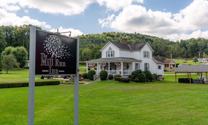 Mill Run House | Ideal Getaway Near Seven Springs with Hot Tub & Pavilion
