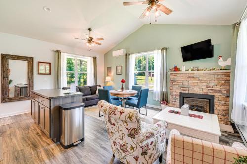 Brodheadsville House | Tranquil Waterfront Cottage Near Camelback Mountain