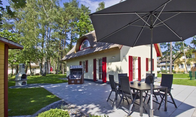 Glowe House | Relaxing Getaway: Ferienhaus Ostseesonne with Sauna & Garden
