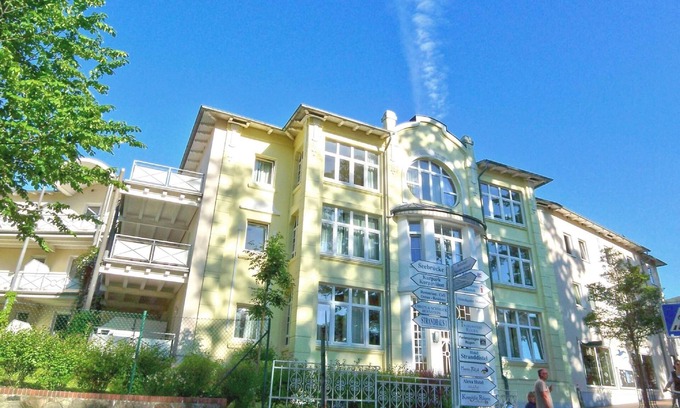 Gohren Apartment | Beachside Retreat with Balcony & Free Adventure Pool