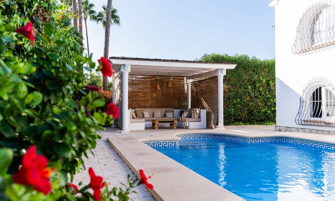El Tosalet House | Beachside Retreat with Heated Pool & Top-Rated Amenities