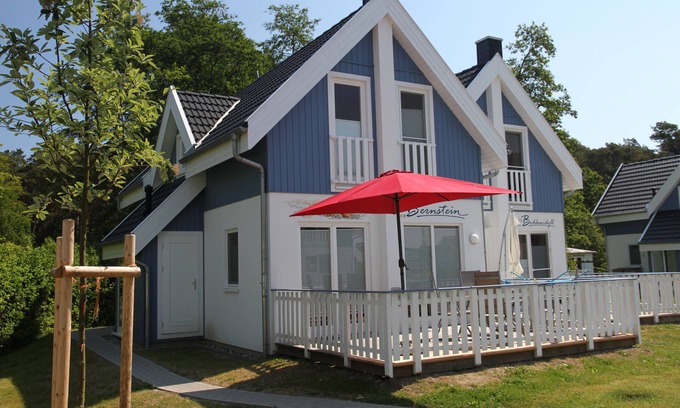Juliusruh House | Oceanfront Holiday House Near Beach with Feel-Good Vibe