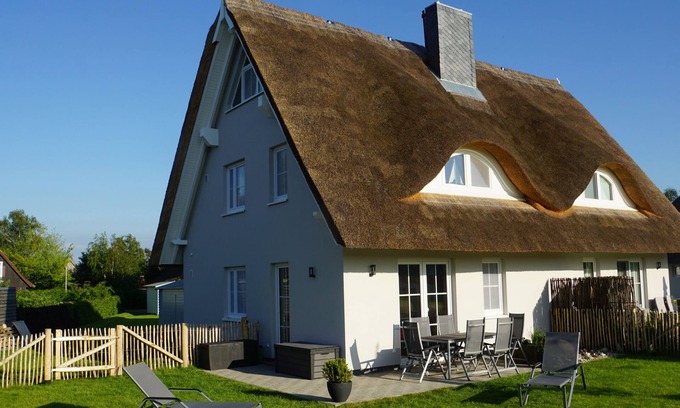 Borgerende House | Cozy Beachside Retreat with Free WiFi and Ocean Views
