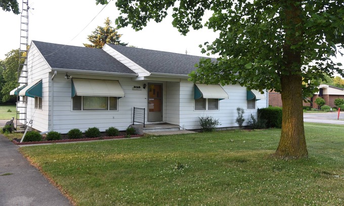 South Bend House | Ideal Stay Near ND Campus with Complimentary Breakfast
