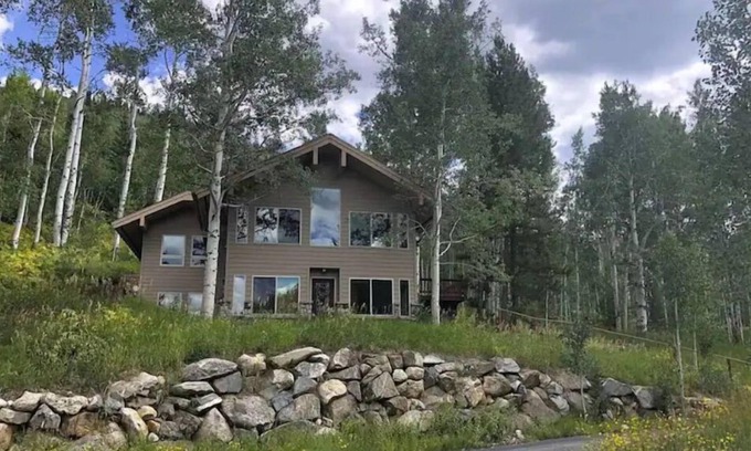 Steamboat Springs Cabin | Cozy Cabin with Hot Tub Near Downtown Steamboat Springs