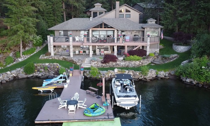 Post Falls House | Waterfront Estate Near Town with Spa, Pool & Ocean Views