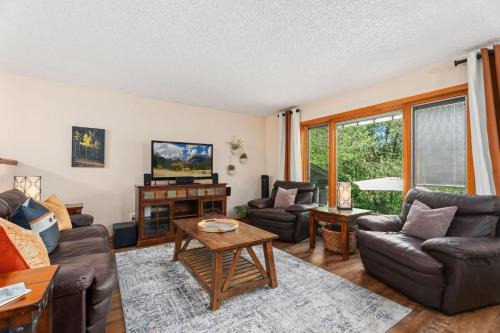 Cedar Village House | Explore Nature: Pet-Friendly Hotel Near Trails & Parks