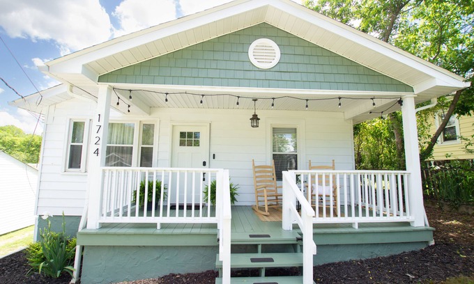 Knoxville House | Top-Rated SoKno Bungalow Near UT & Downtown Knox