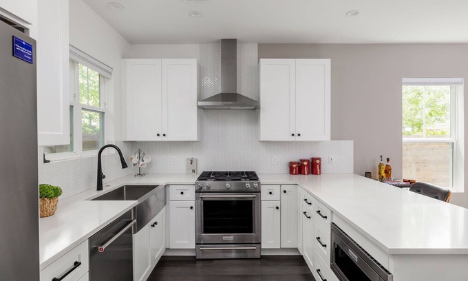 MLK House | Close to UT, Free Parking | In the Green - Portoro