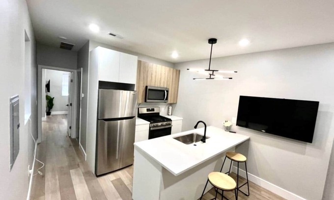 University City Apartment | Cozy One Bedroom Suite with Kitchen Near Wells Fargo Center