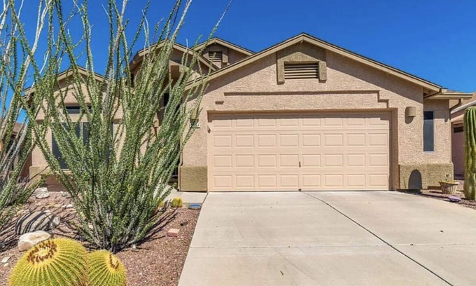 Tucson House | Conveniently Located Near I-10, Airport & Downtown