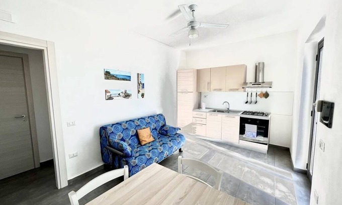Isola di Capo Rizzuto Apartment | Cozy Apartment by the Sea in Capo Rizzuto, Pet Friendly