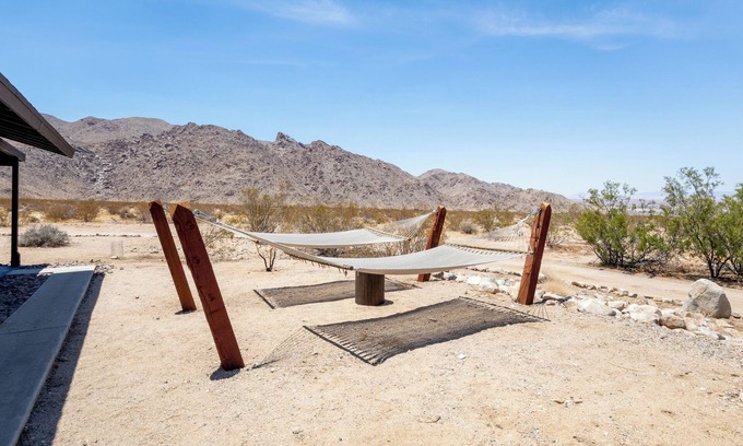 Twentynine Palms House | Cozy Retreat: 1 Min to Park, Hot Tub & Private WKNDR