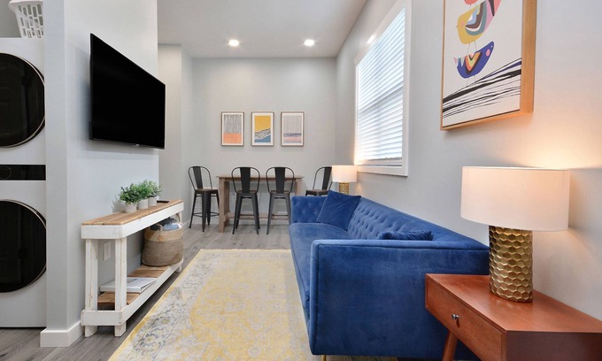 Elon House | Ideal VRBO Near Campus: Walk to Everything, Pet Friendly
