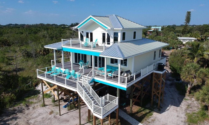 Placida House | Experience Cloud 9: Breathtaking Oceanfront Views Await