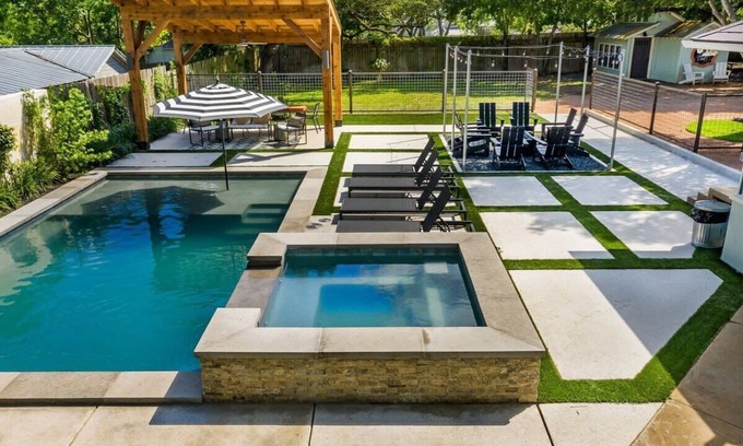 Fredericksburg House | Relax at Cloud 9: Pool, Hot Tub & Fire Pit for 18 Guests
