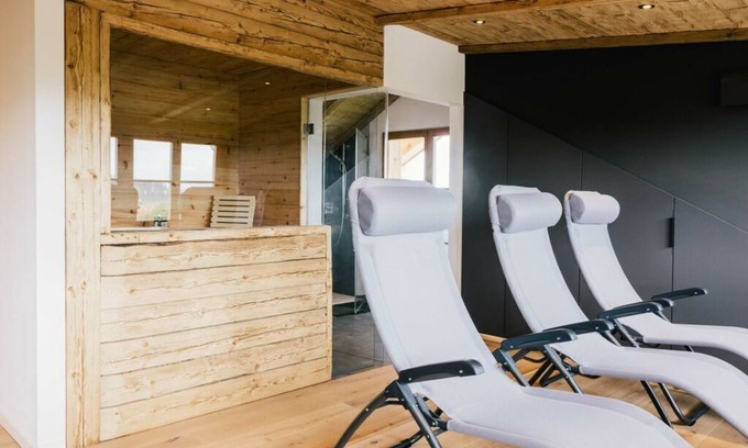 Wolkersdorf House | Cloud 9: Relaxing Holiday Residence with Spa & Kitchen