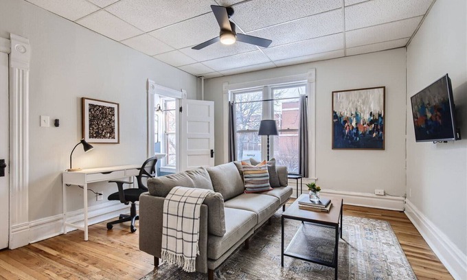 City Park Apartment | Cozy Retreat Steps from City Park - Pet and Child Friendly