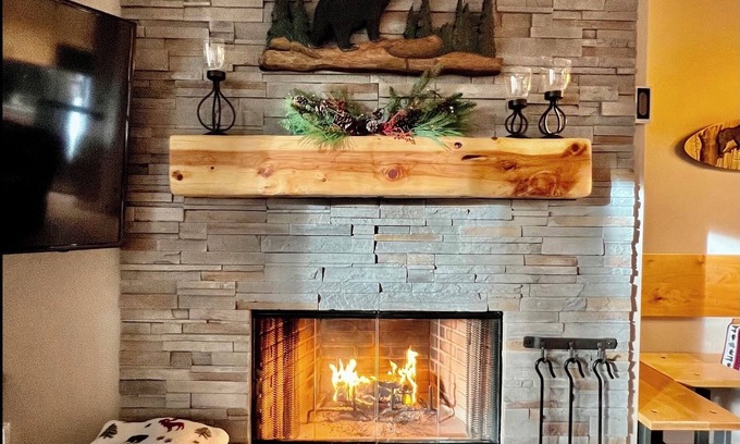 Bend Condo | Inviting Condo Retreat at 7th Mountain Resort with Spa & Hot Tub