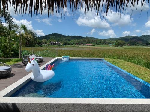 Chenek Kura House | Relax at Cloud9 Holiday Cottages with Pool and Hot Tub