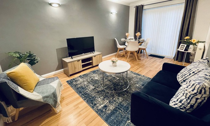 Byfleet Apartment | Family-Friendly Stay at Cloud9stayz, The Royston