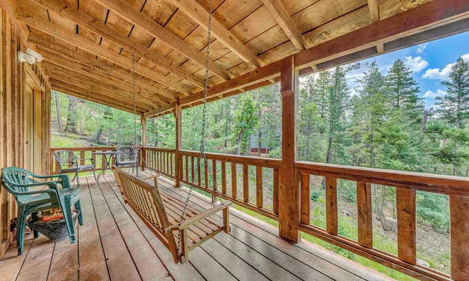 Cloudcroft Cabin | Experience Cloudcroft Mountain Retreat: Skiing & Spa Awaits!
