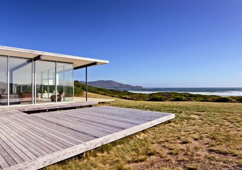 South Bruny House | Elegant Cloudy Bay Beach House with Oceanfront Views