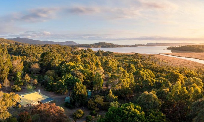 South Bruny House | Discover Cloudy Creek Cottage: Family-Friendly Retreat