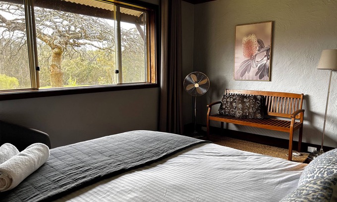 Upper Warren Cottage | Experience Clover Cottage Country Retreat with Lake Views