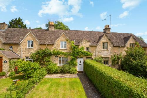 Wyck Rissington House | Cozy Clover Cottage: 4-Star Stay with Family-Friendly Vibes