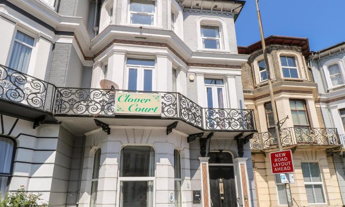Great Yarmouth House | Prime Clover Court: 4-Star Pet-Friendly Retreat