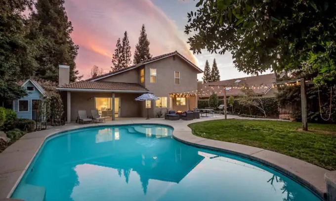 Clovis House | Clovis House: Poolside Relaxation and Family Fun Awaits