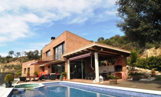 Sant Fost de Campsentelles Villa | Club Villamar - Precious modern villa very nicely furnished, offers a precious exterior with chi...