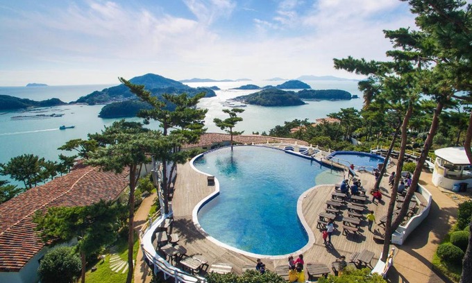 Sanyang-eup Resort | Relax at Club ES Tongyeong Resort with Pool & Breakfast