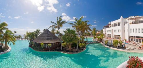 Esquinzo Hotel | Relax at Club Jandía Princess: Poolside Oceanfront Retreat