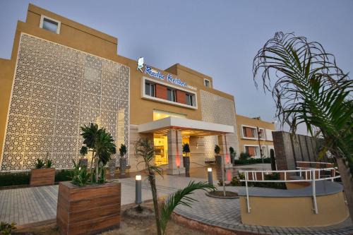 Dwarka Hotel | Relaxing Stay at Club Mahindra Dwarka with Pool & Breakfast