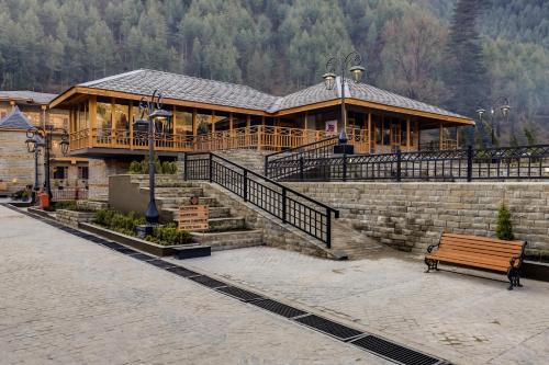 Thunag Resort | Inviting Club Mahindra Janjehli: Family-Friendly Getaway