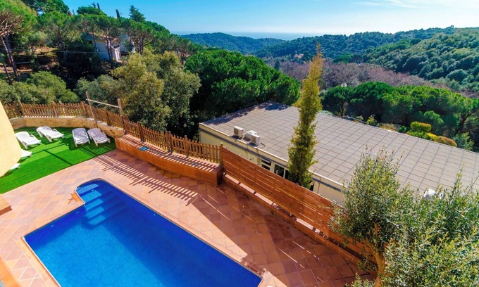 Arenys de Munt Villa | Club Villamar - Charming villa very nicely furnished, with private pool and views over the bay an.