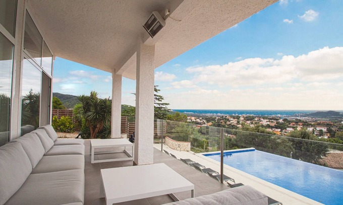 Rio d'Oro Villa | Pet-Friendly Elegance at Club Villamar Villa Monnee