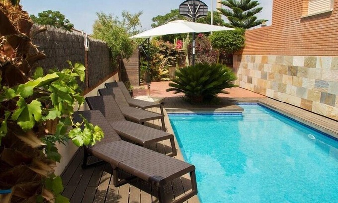 Cubelles Villa | Cozy Club Villamar Villa Steps from the Beach & Amenities