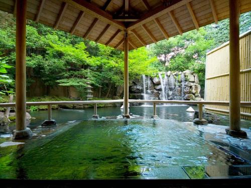 Togura Kamiyamada Onsen Hotel | Yushi Chikumakan: Guest Favorite with Hot Tub & Breakfast