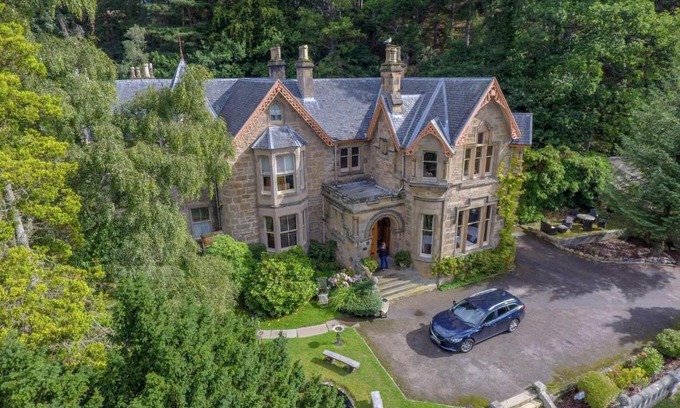 Forres Hotel | Discover Cluny Bank: Pet-Friendly Retreat with High Ratings