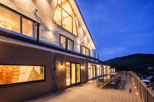 Llanbedr-dyffryn-clwyd House | Relaxing Escape at Clwyd Gate Manor with Hot Tub & Pool