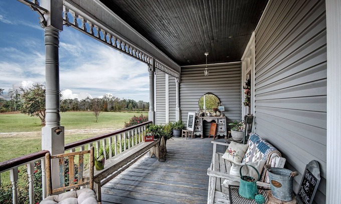 Harperville Bed & Breakfast | Discover Clyde and Marie's Bed & Breakfast - 10/10 Rated Escape