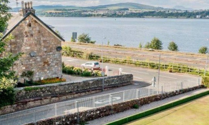 Langbank Apartment | Cozy Clydeview Apartments with Family-Friendly Amenities