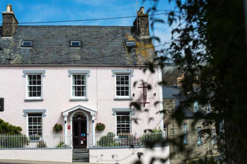 Newport House | Welcoming Cnapan Guest House: Rated 9.7 with Family-Friendly Amenities