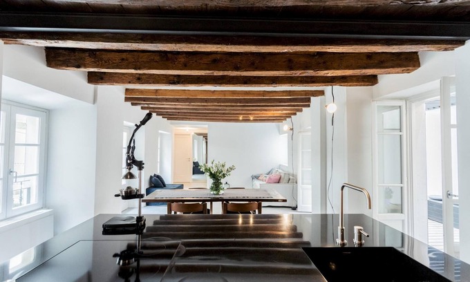 Como City Centre Apartment | Private Terrace Getaway: Shades of Como with Top Amenities