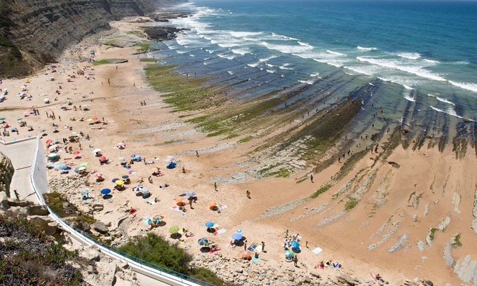Santa Maria e Sao Miguel Apartment | Bright Holiday Home in Historic Villa with Ocean Views